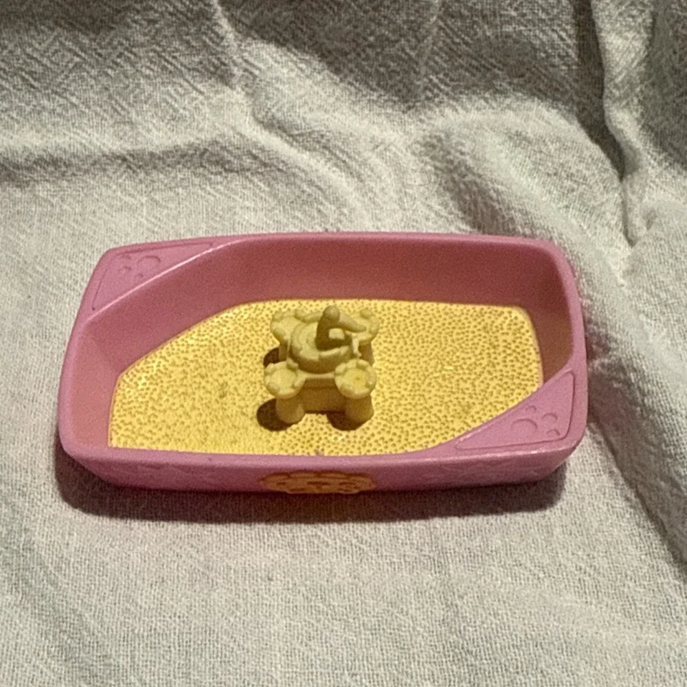 Hasbro Littlest Pet‎ Shop  SANDBOX  SAND CASTLE Beach Accessory LPSA
